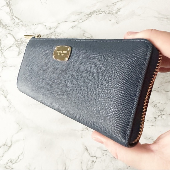 20. MICHAEL Michael Kors Navy Saffiano Leather L Zip Accordion Women’s Wallet - Picture 3 of 13